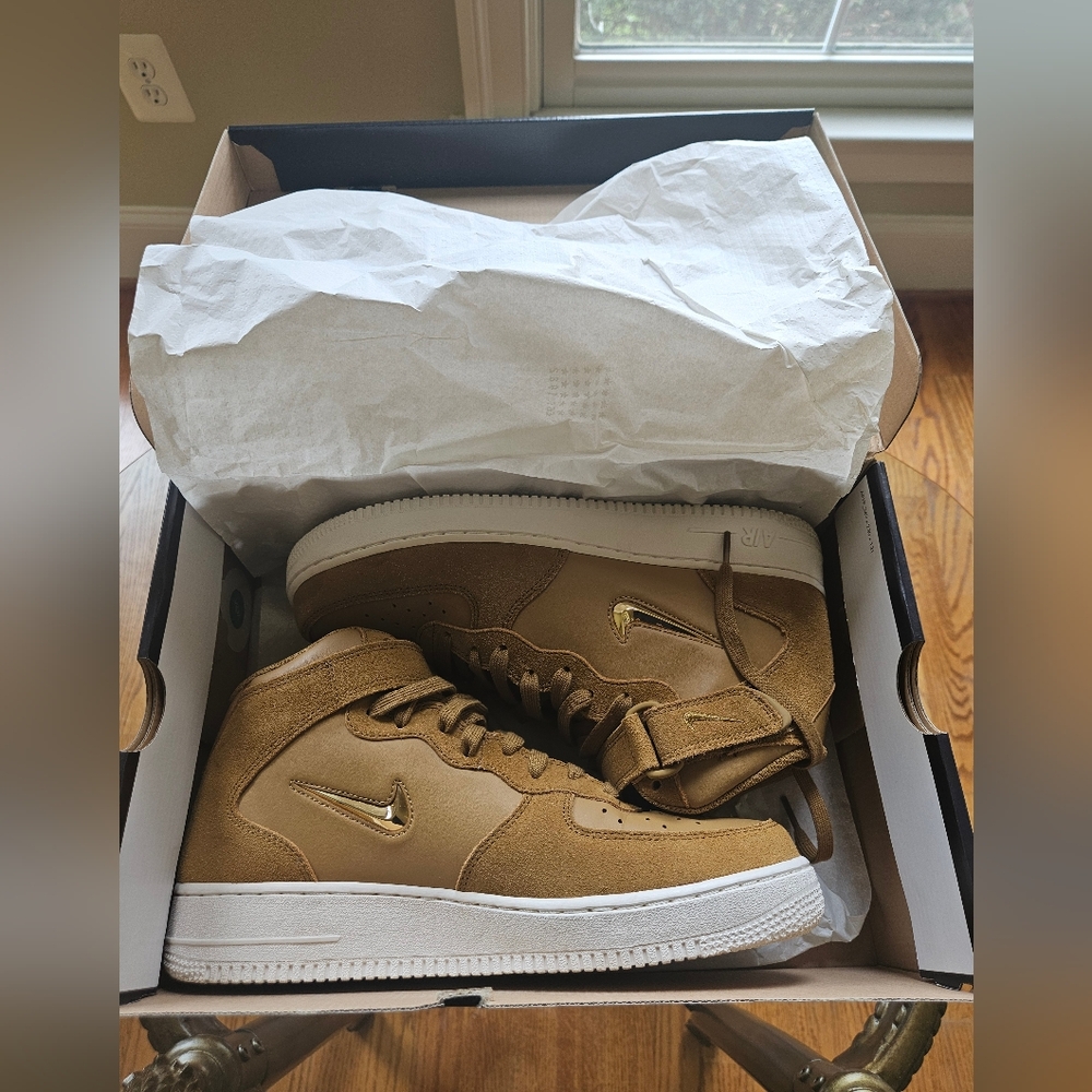 NWT Nike Air Force 1 Mid 07 Lv8 Muted Bronze / Metallic Gold